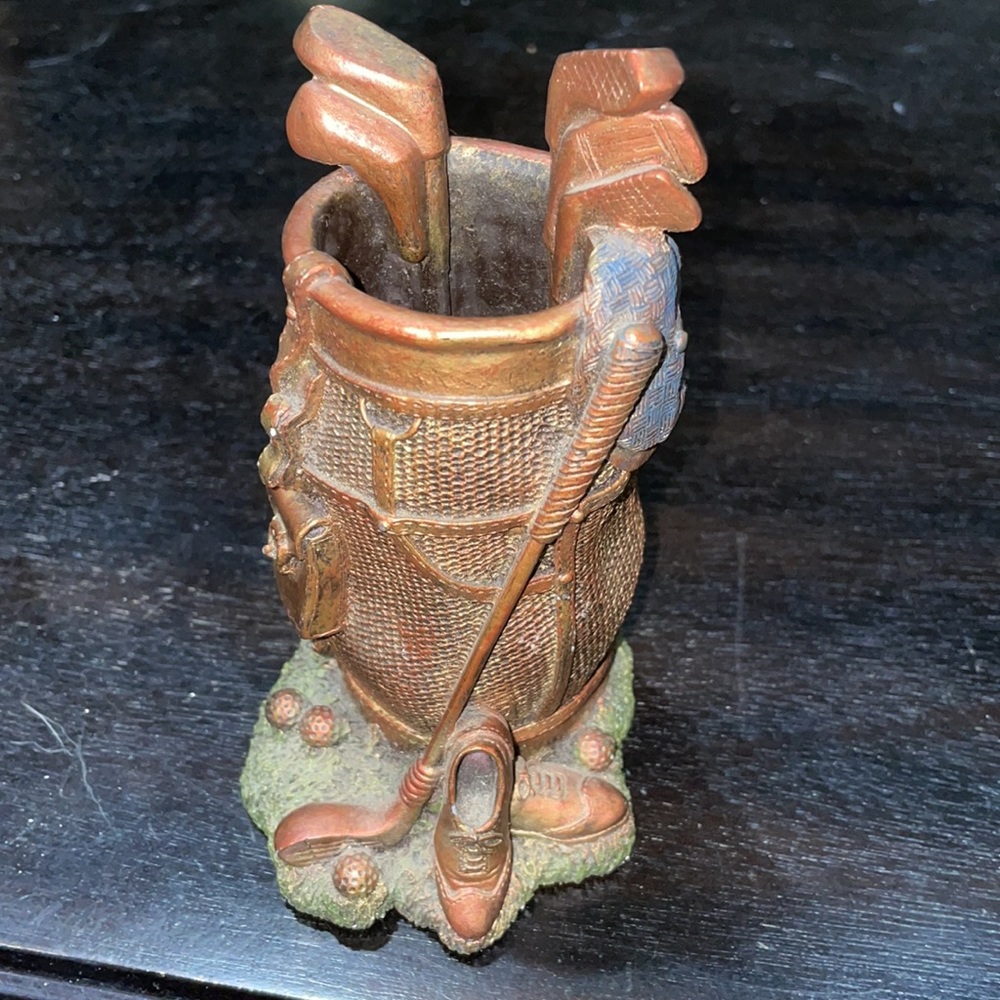 On the fairway pencil cup